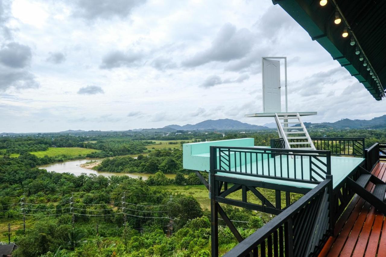 Hotel Bangmara Hill à Takuapa Extérieur photo